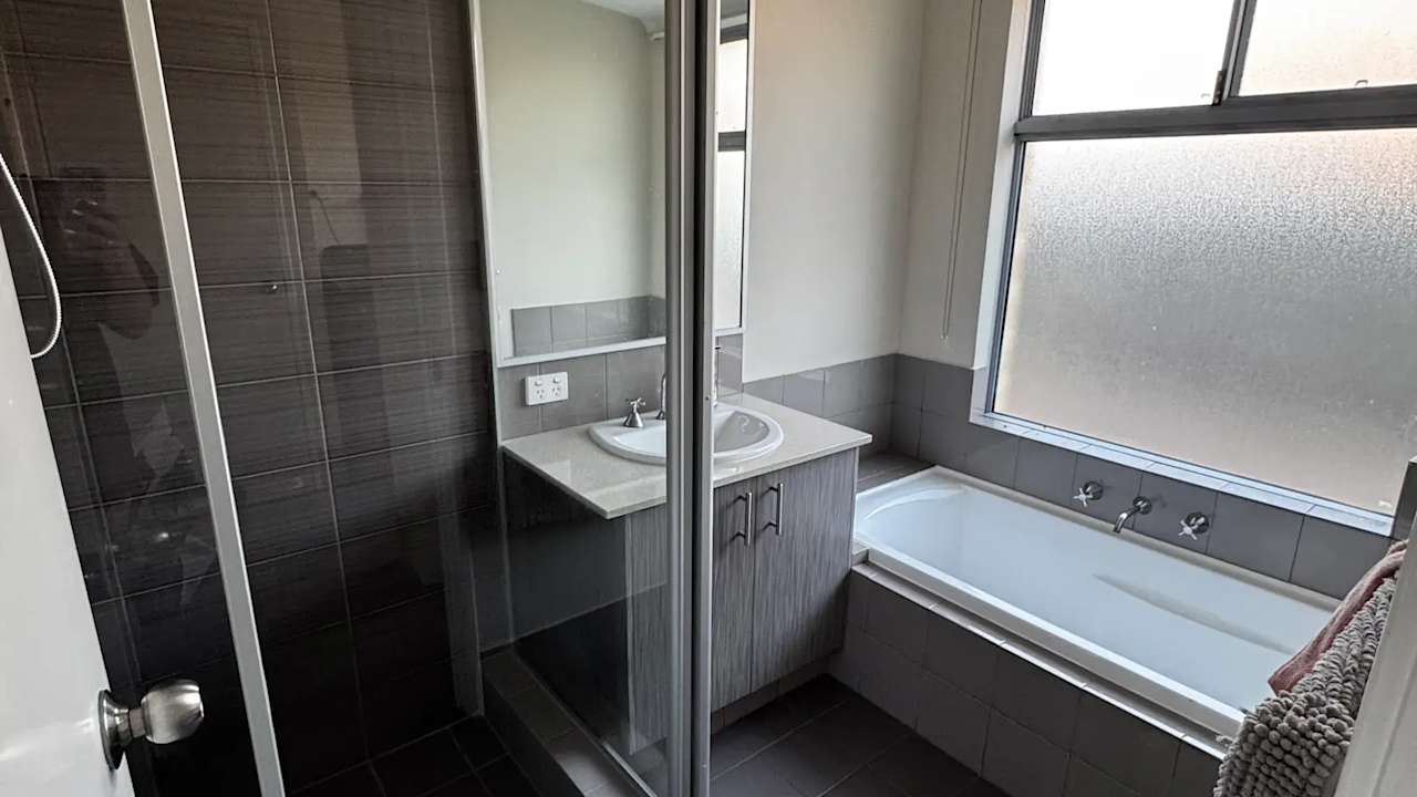 Room in a share house