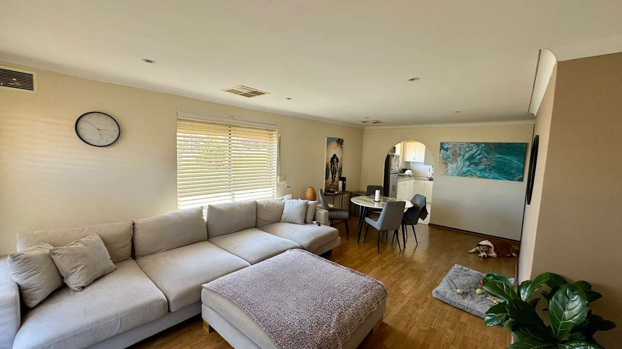 Furnished room in a flatshare