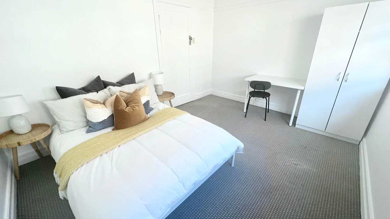Room in a share house