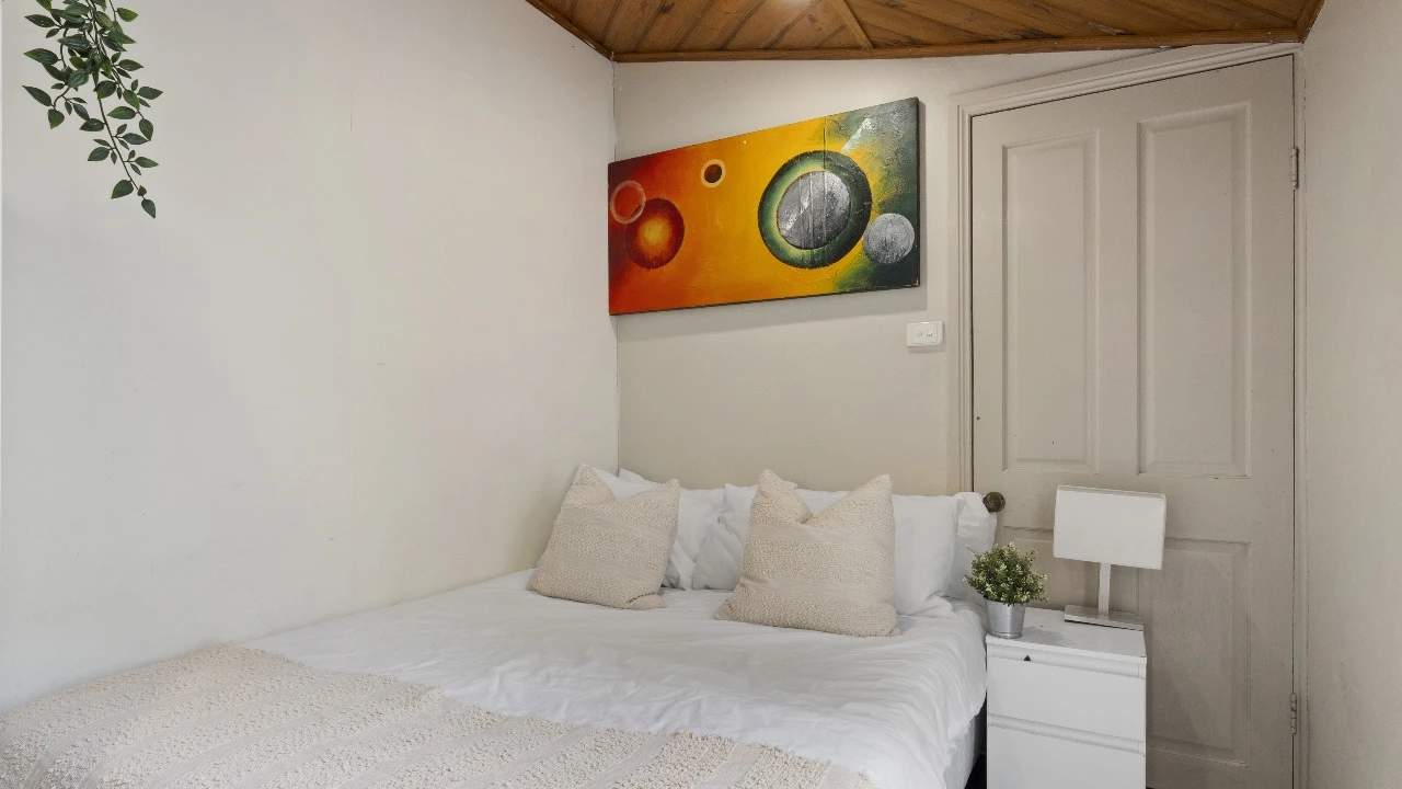 Furnished room in a flatshare