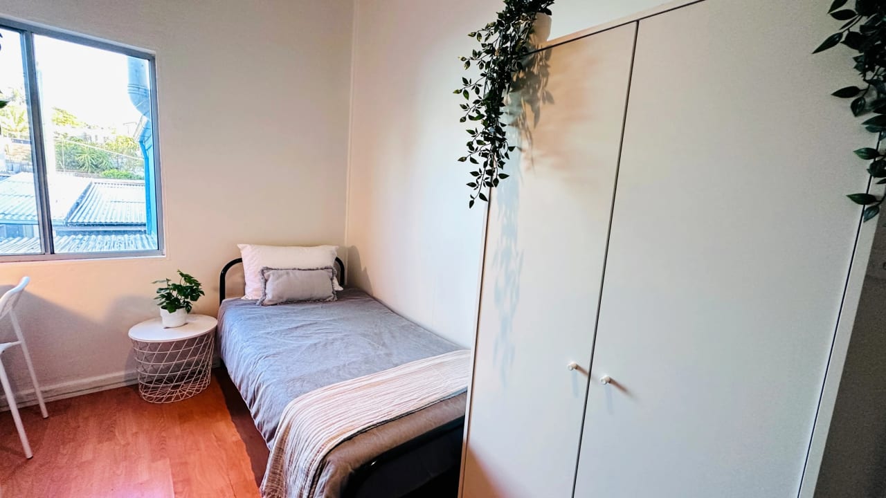 Furnished room in a flatshare