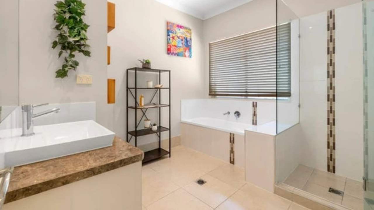 Unfurnished room in a share house