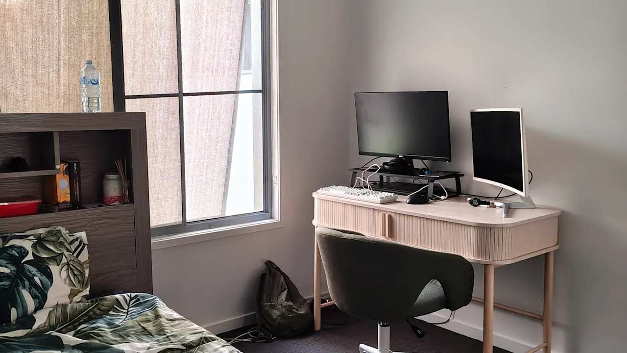 Unfurnished room in a share house