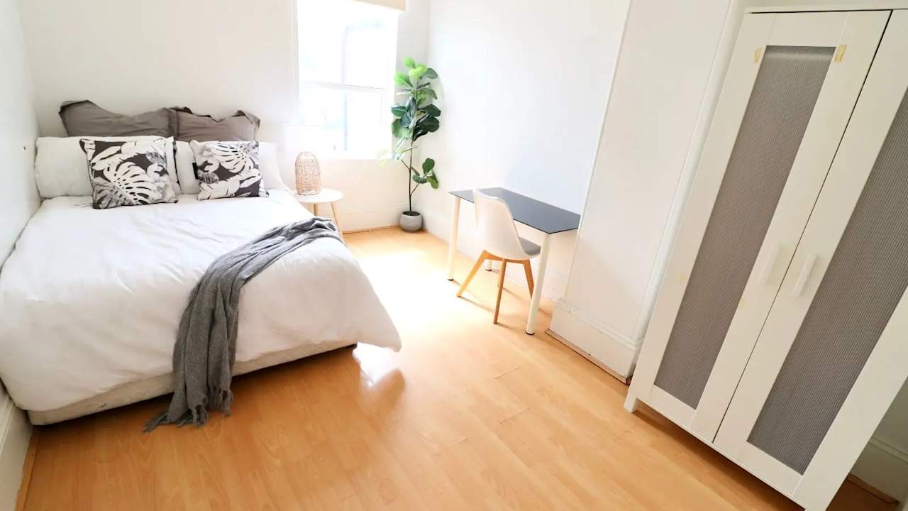 Room in a share house