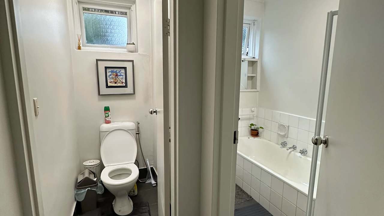 Furnished room in a flatshare