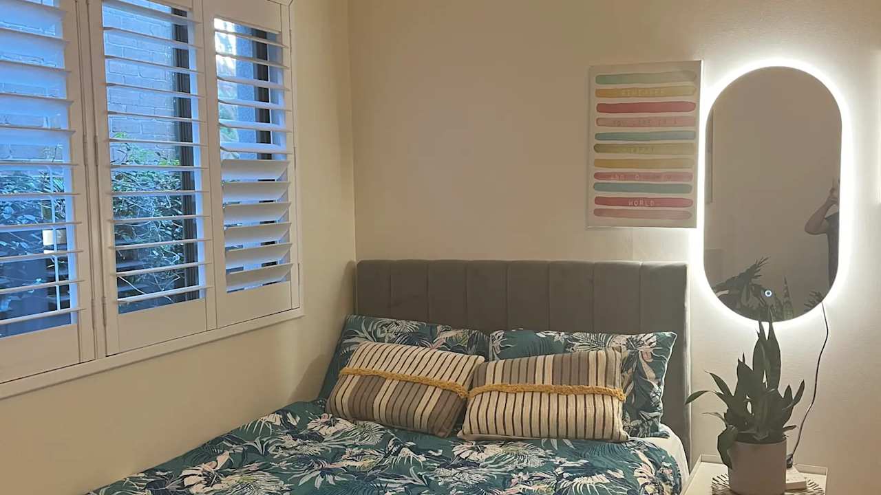 Furnished room in a share house
