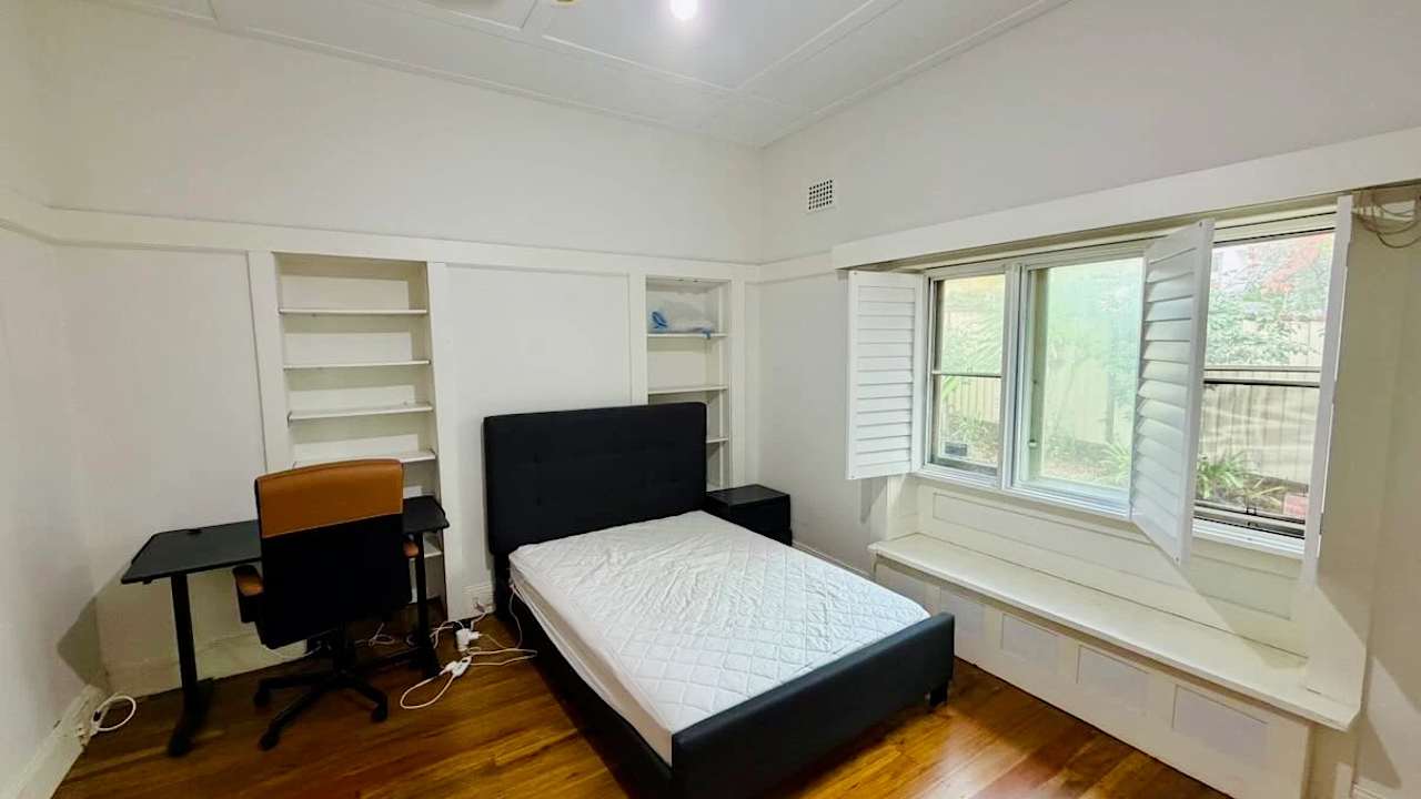 Furnished room in a share house