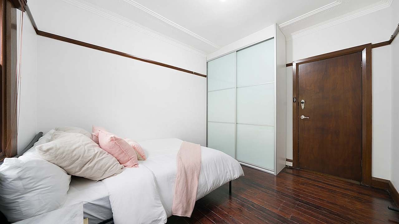 Room in a share house