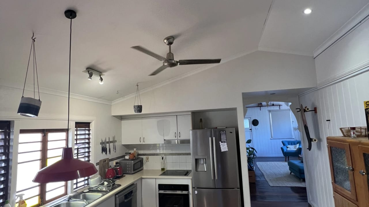Room in a share house