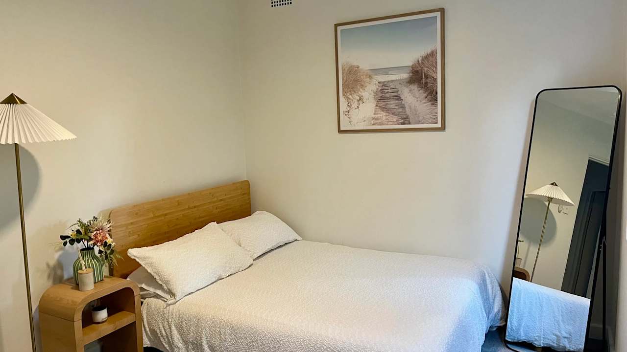 Furnished room in a flatshare