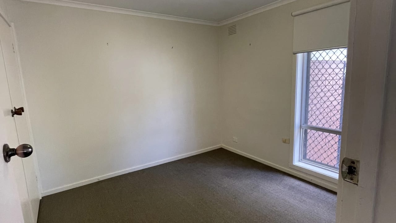 Unfurnished room in a flatshare
