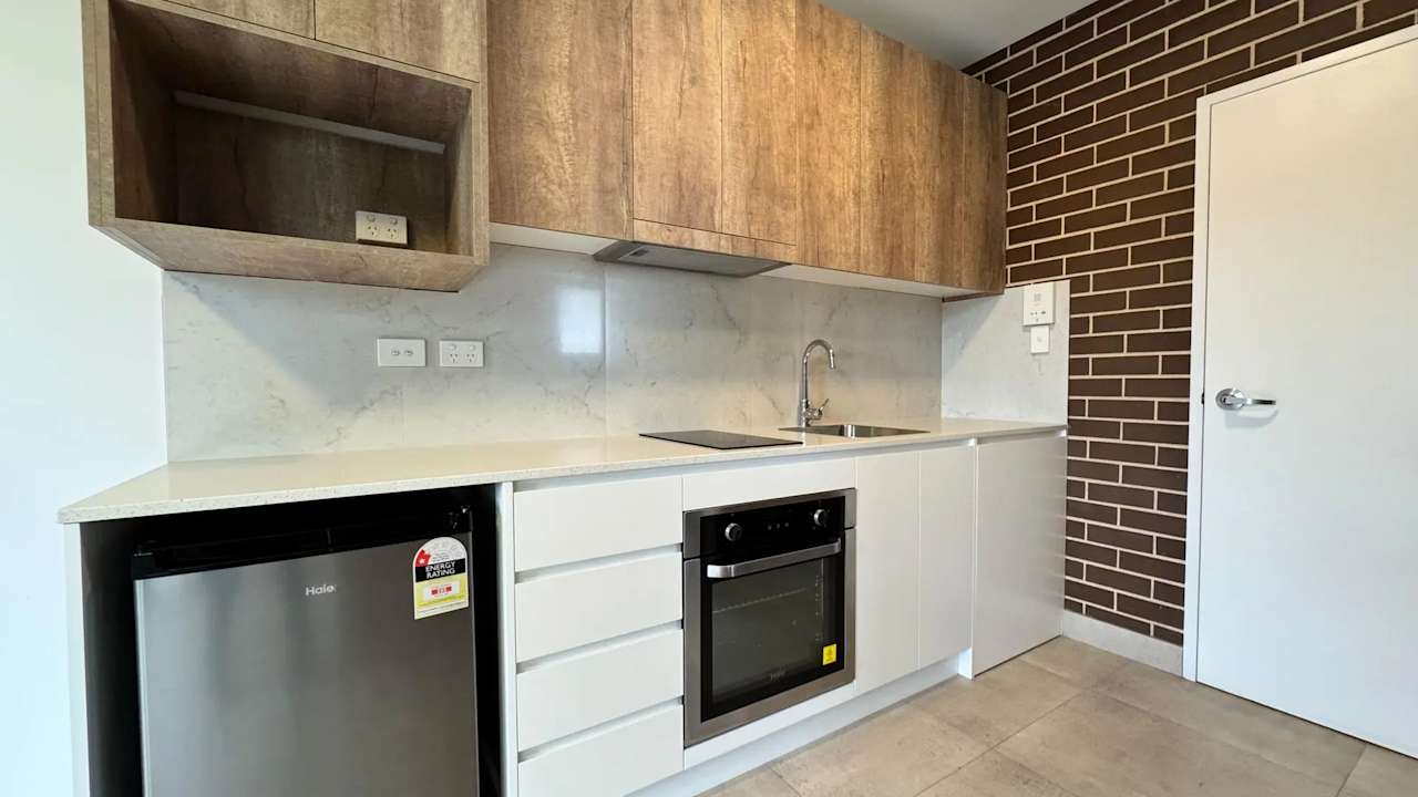 Unfurnished room studio flat for rent