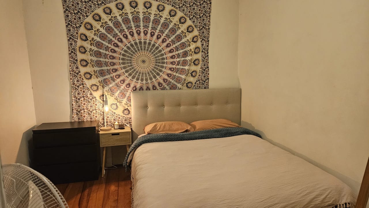 Room in a share house