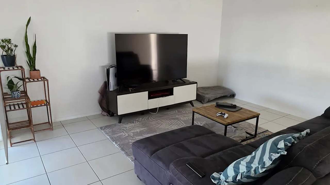 Unfurnished room in a share house