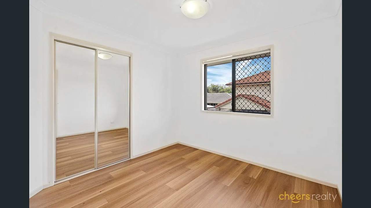 Room in a share house