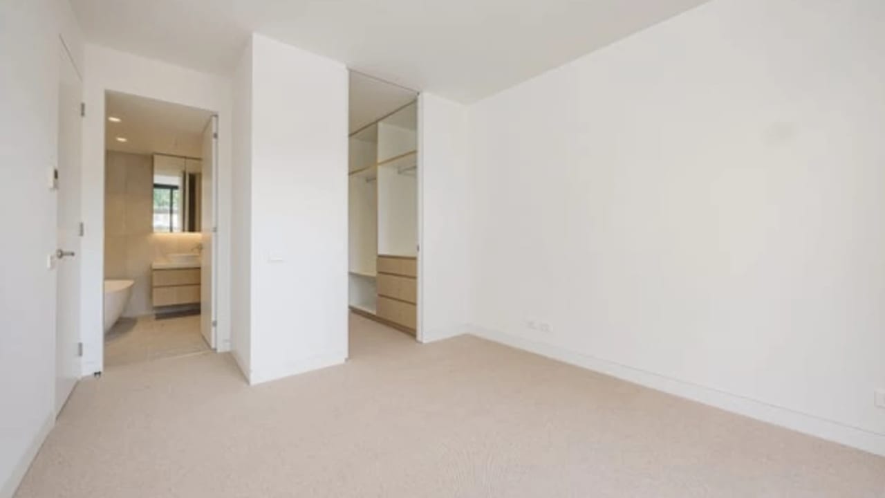 Unfurnished room in a share house