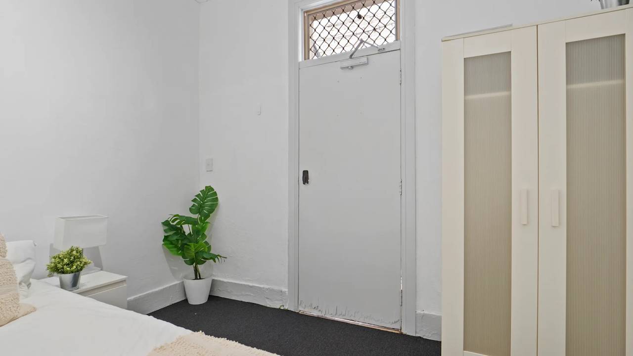 Furnished room in a share house