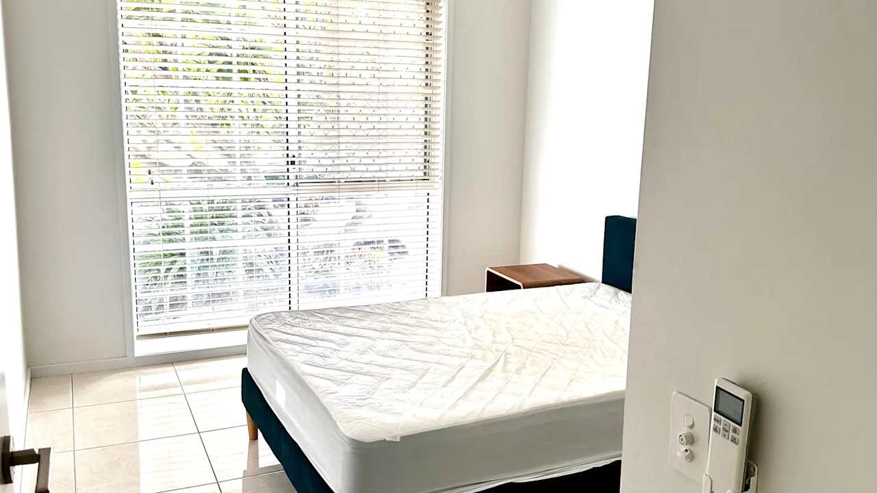 Room in a share house