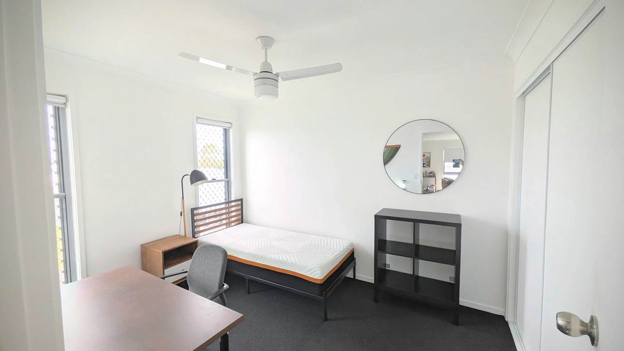 Room in a share house