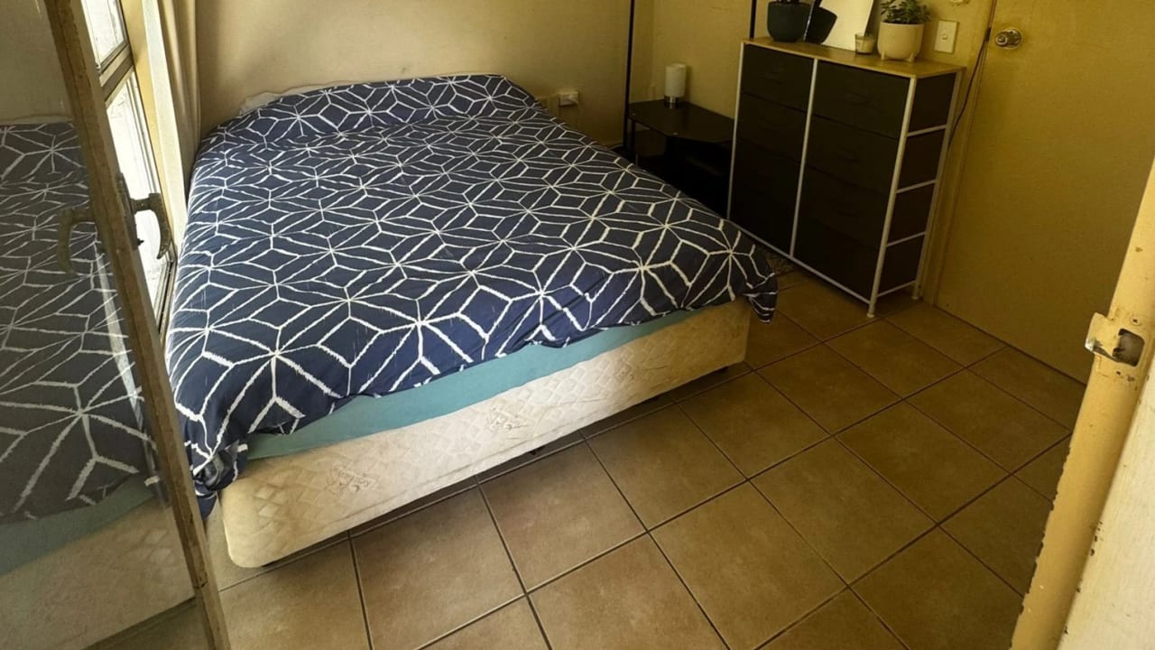 Furnished room in a flatshare