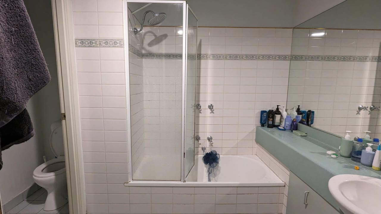 Furnished room in a flatshare