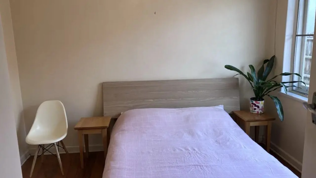 Furnished room in a flatshare