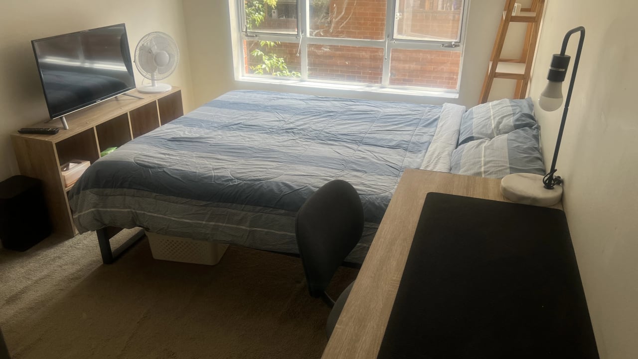 Furnished room in a flatshare