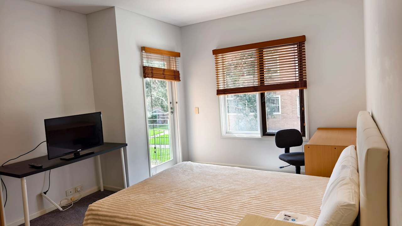 Furnished room with ensuite in a flatshare