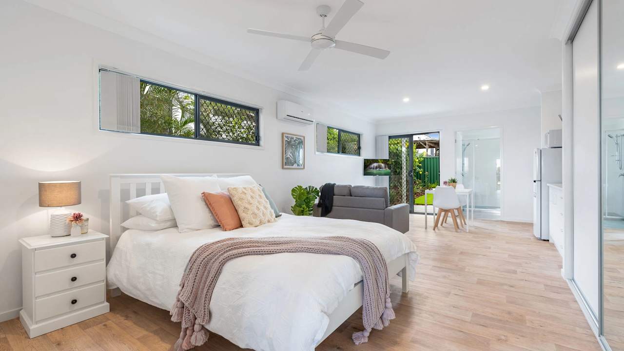 Furnished room studio flat for rent