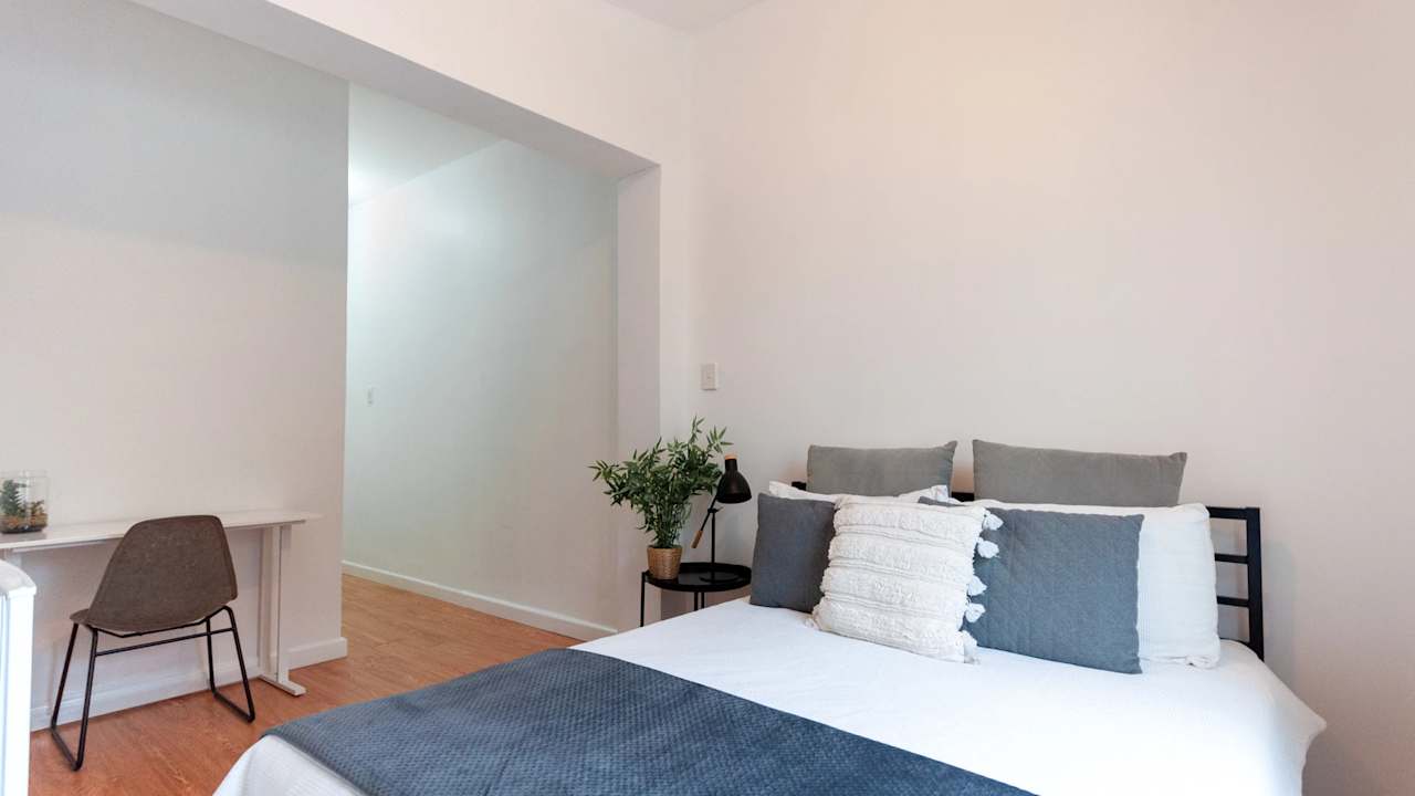 Furnished room in a share house