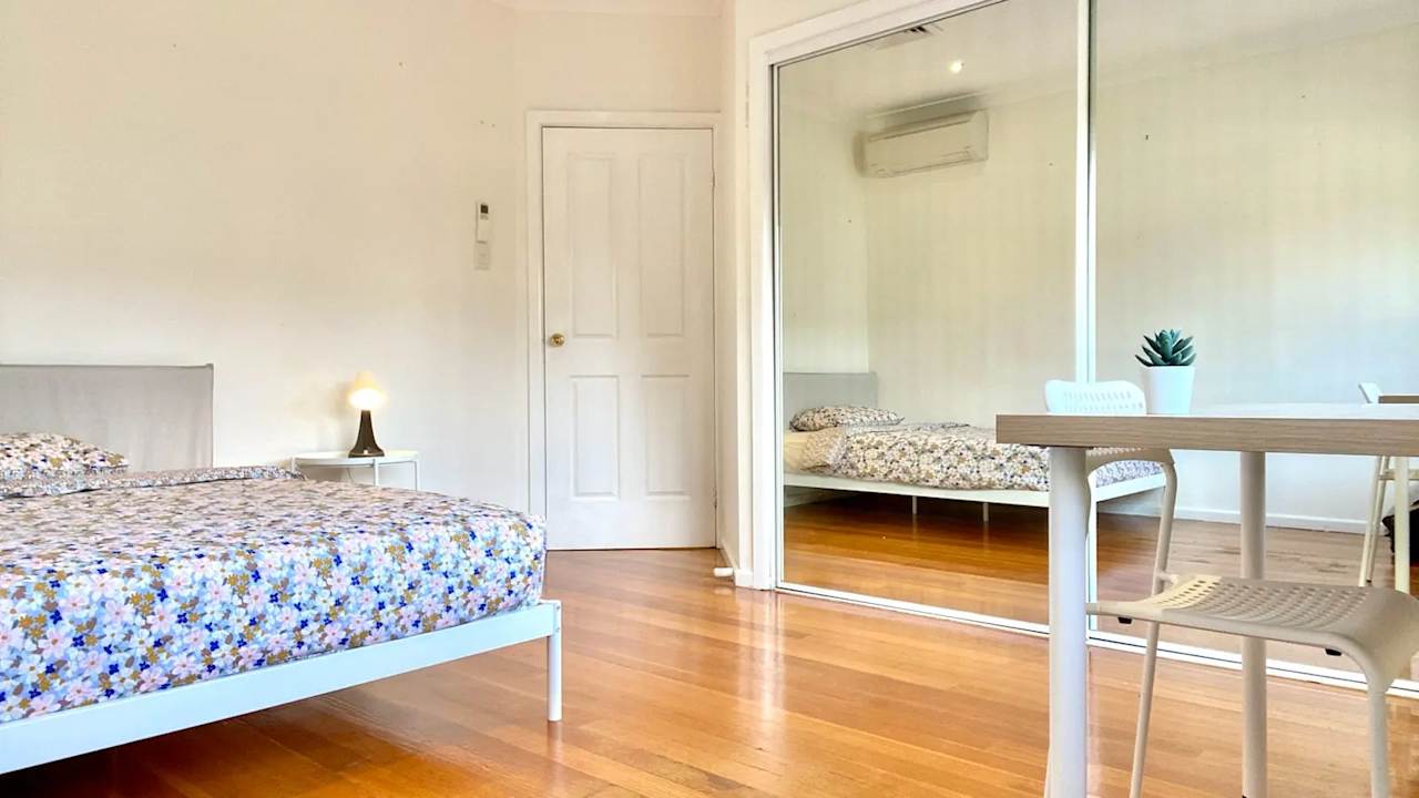Furnished room in a share house