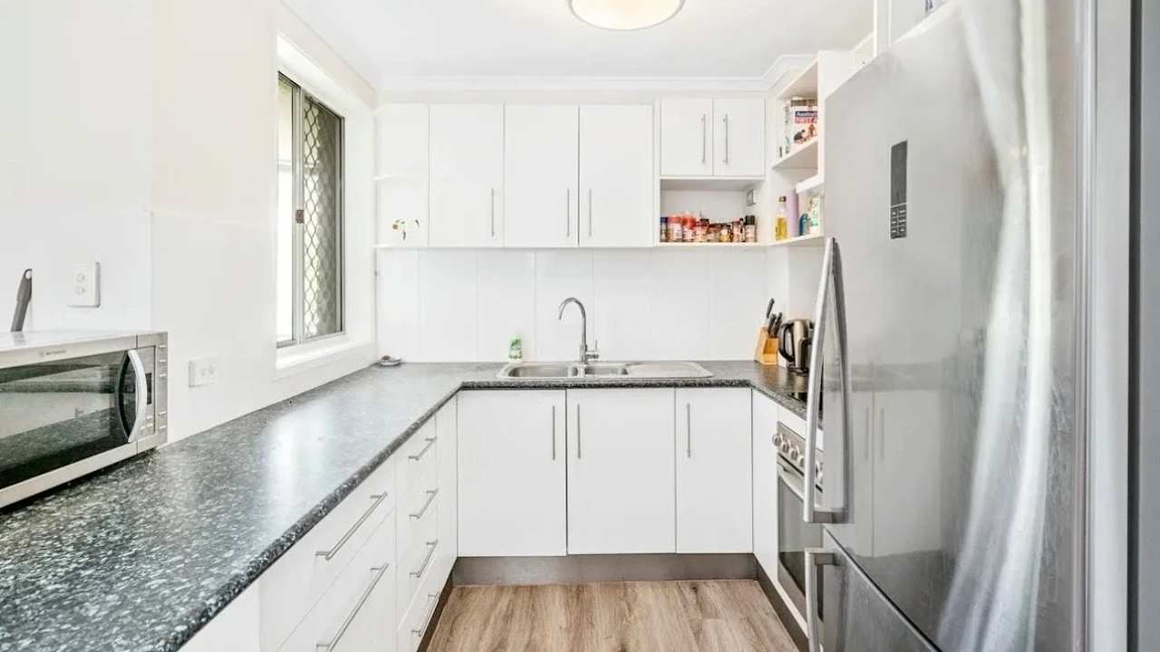 Unfurnished room in a flatshare