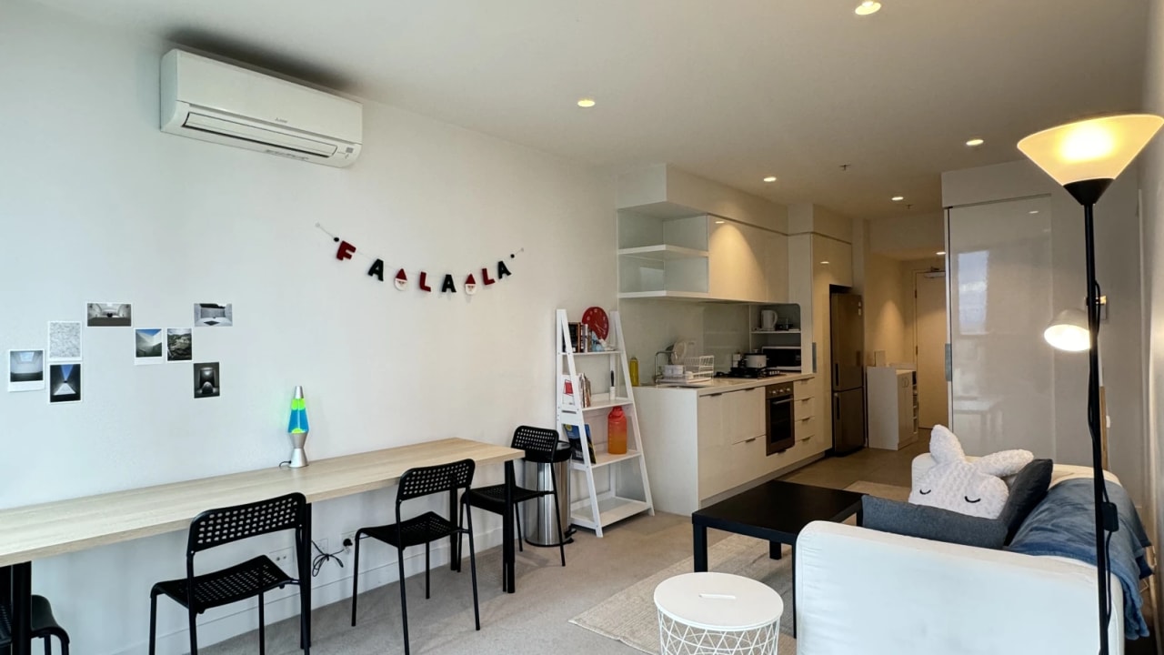 Furnished room in a flatshare