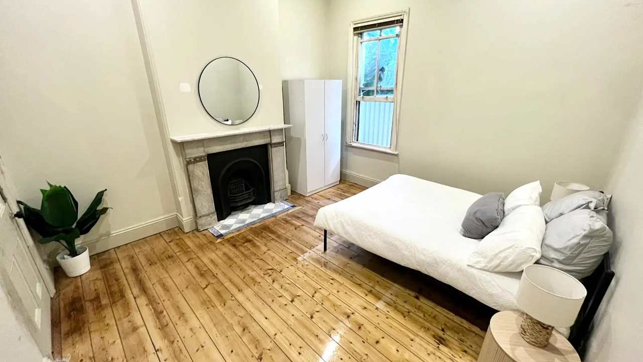 Room in a share house
