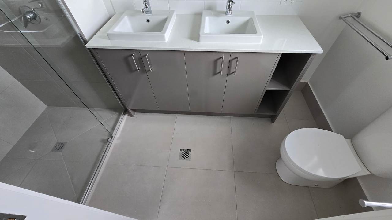 Unfurnished room with own bathroom
