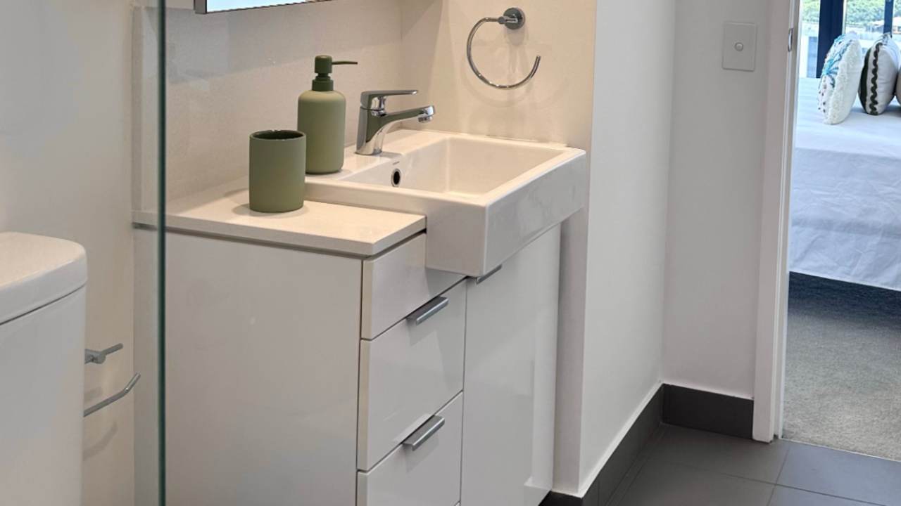 Furnished room with ensuite in a flatshare