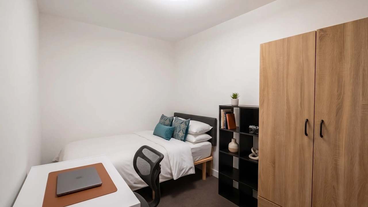 Furnished room in a flatshare