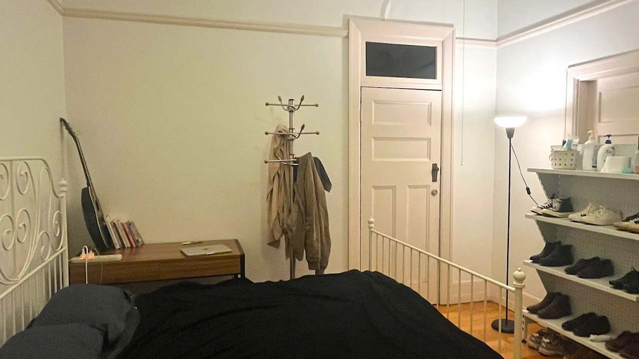 Furnished room in a share house