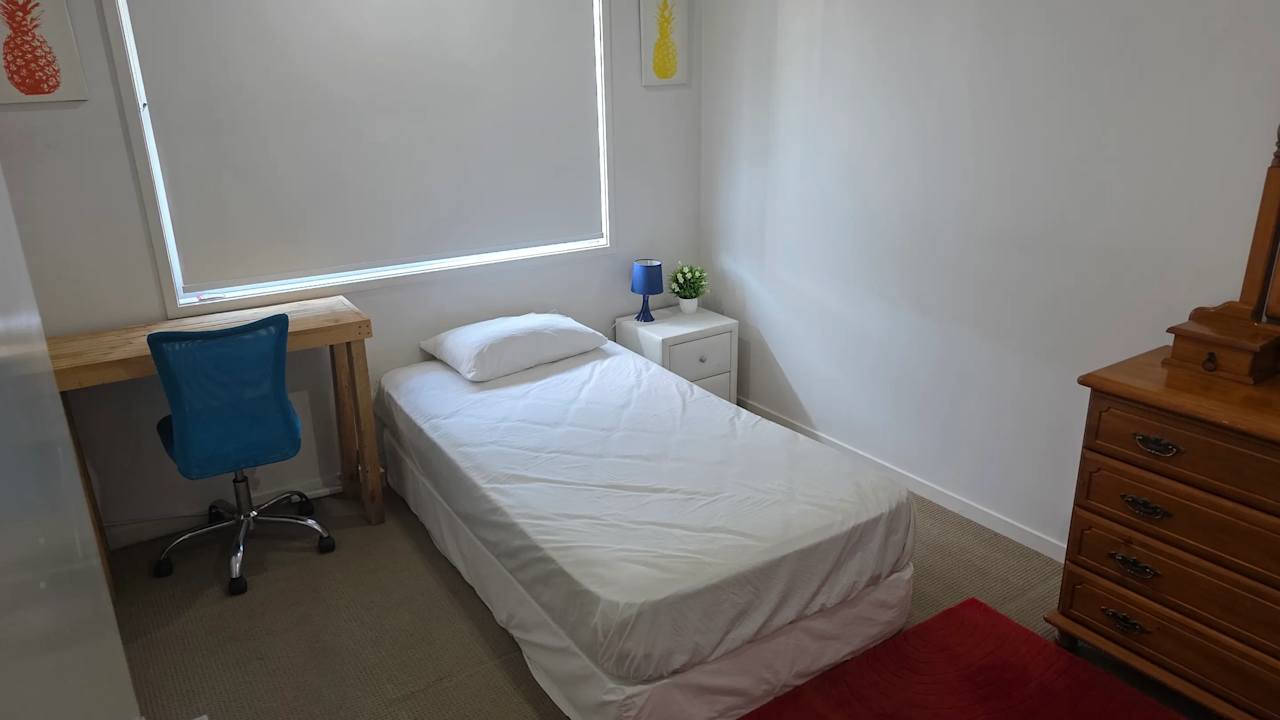 Whole property with 1 room for rent