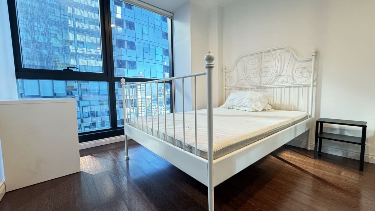 Furnished room in a flatshare
