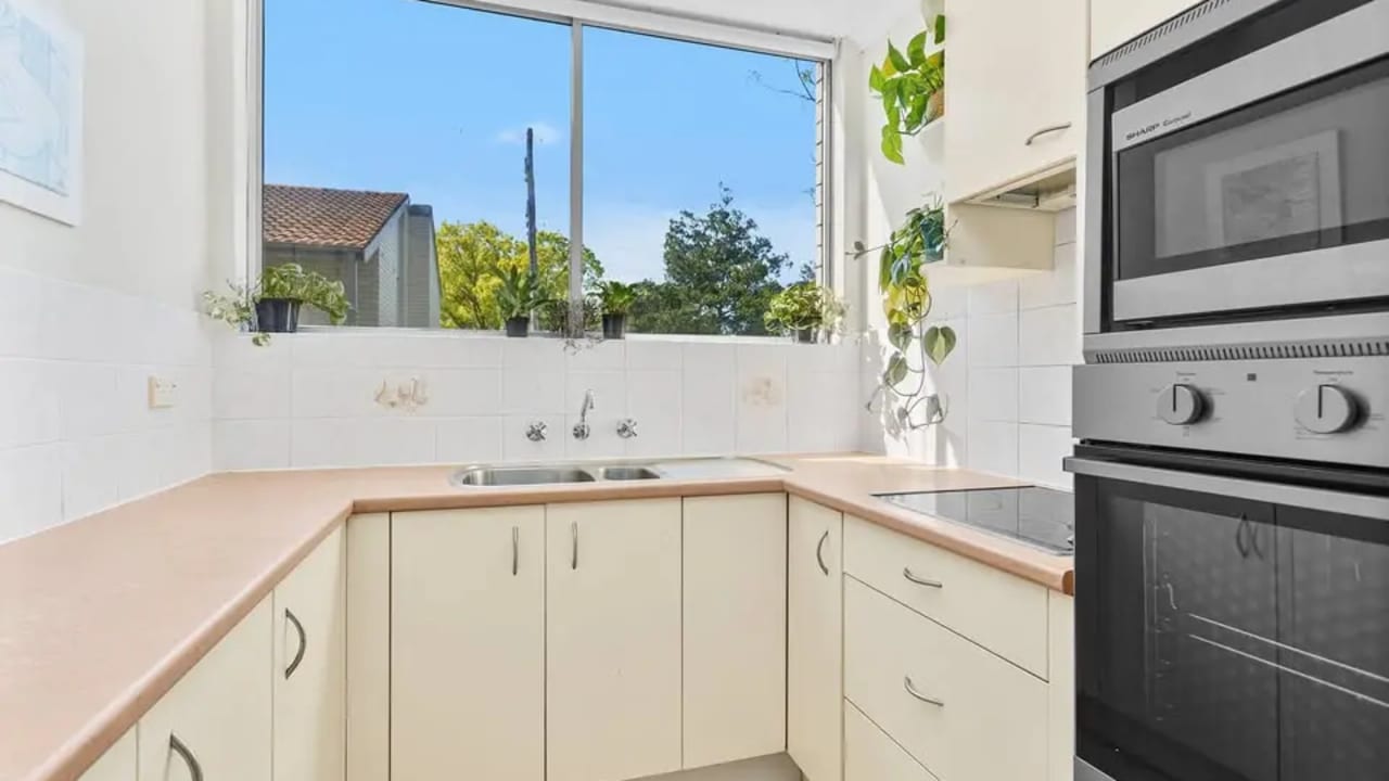 Unfurnished room in a flatshare