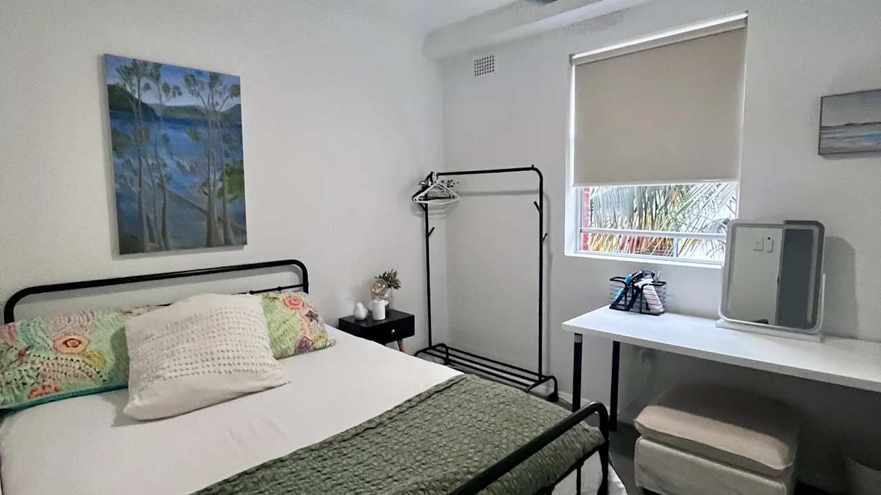Furnished room in a flatshare