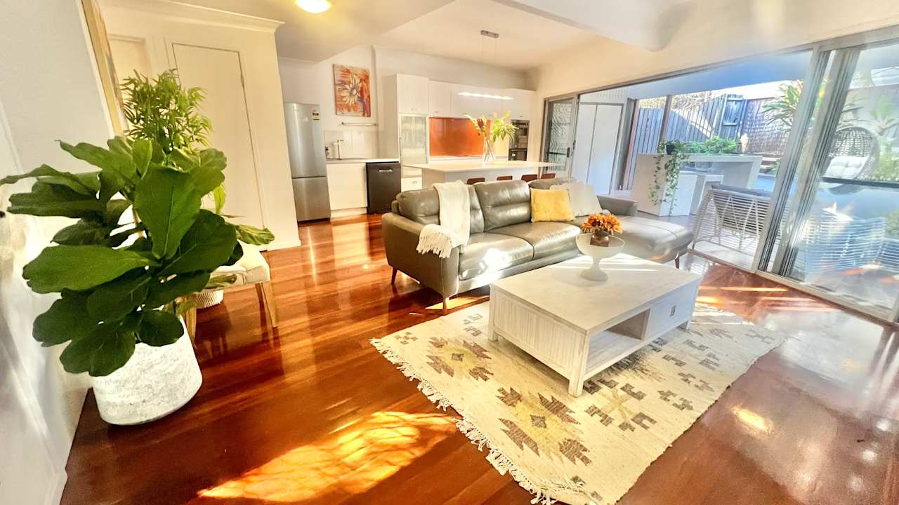 Whole property with 2 rooms for rent