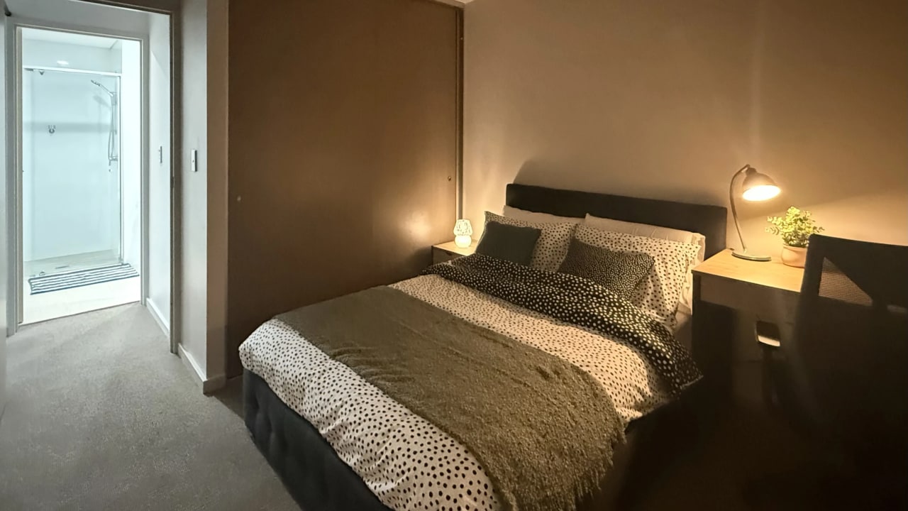 Furnished room with ensuite in a flatshare