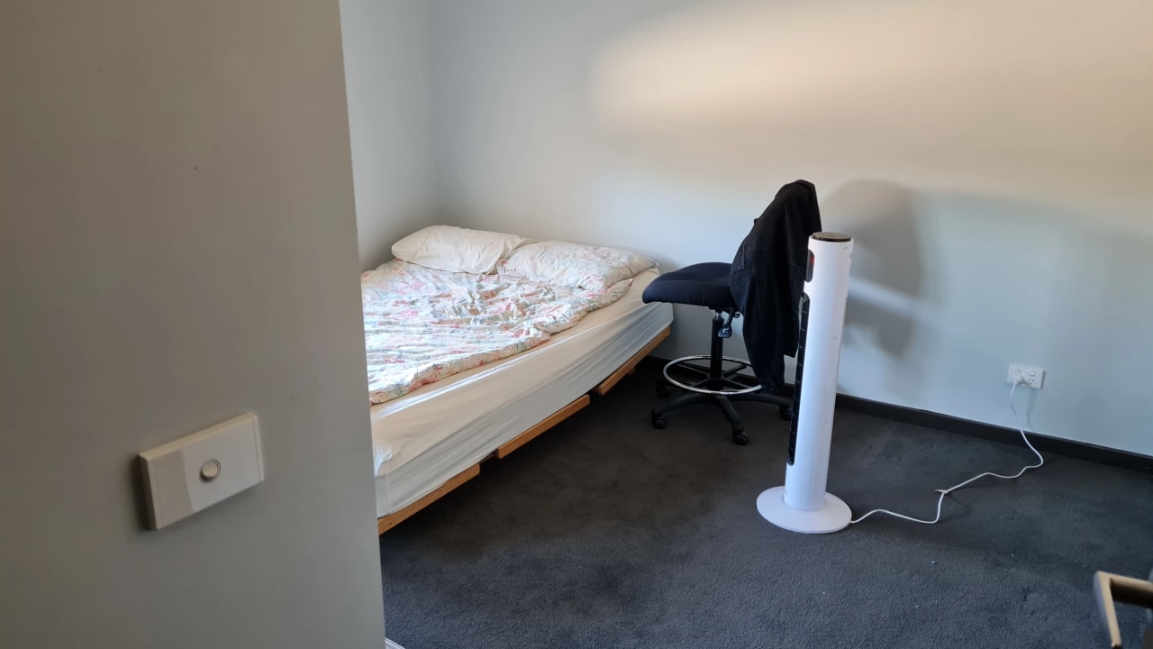 Room in a share house