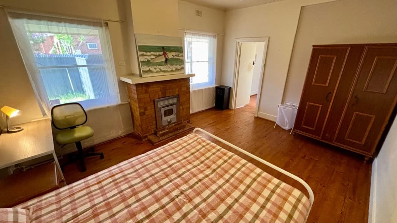 Room in a share house