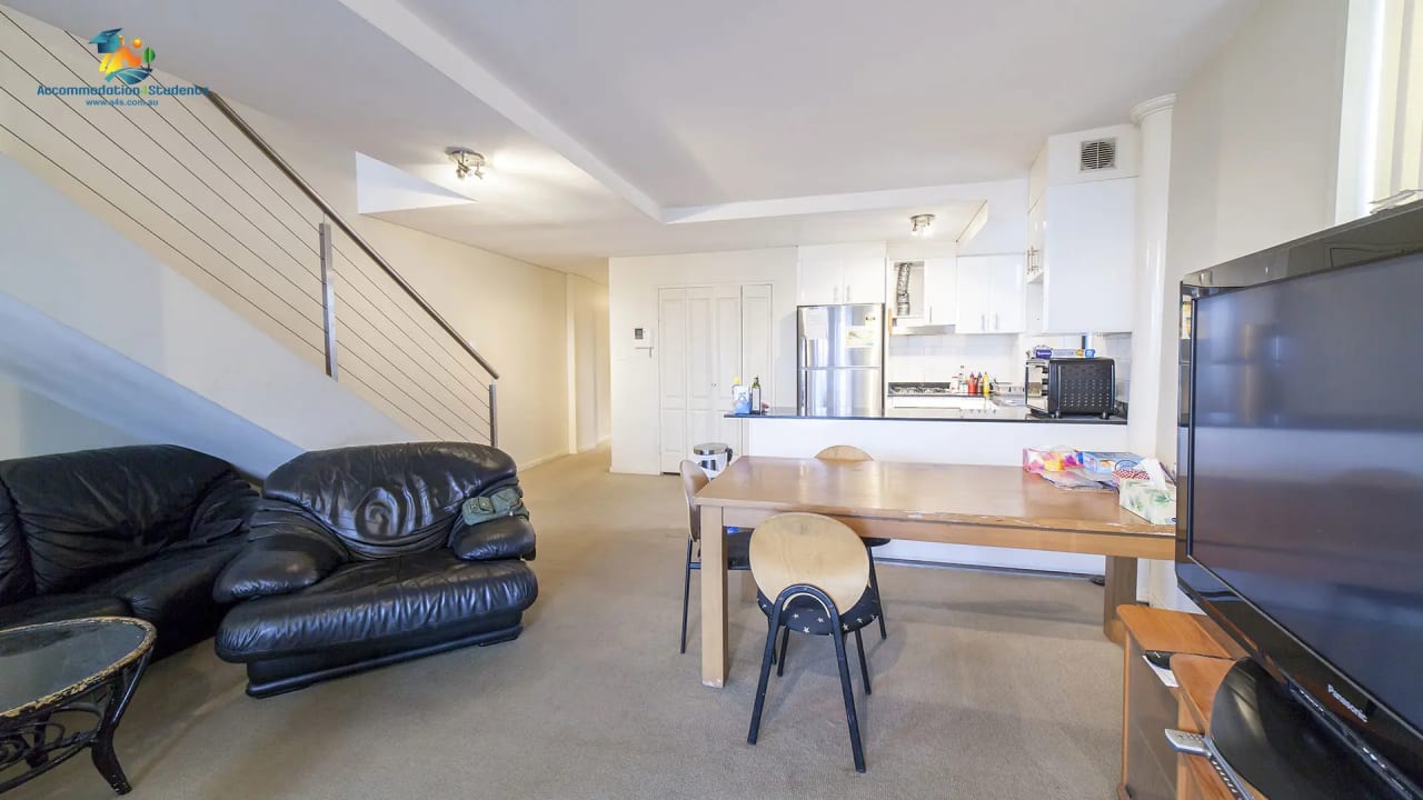 Furnished room in a flatshare