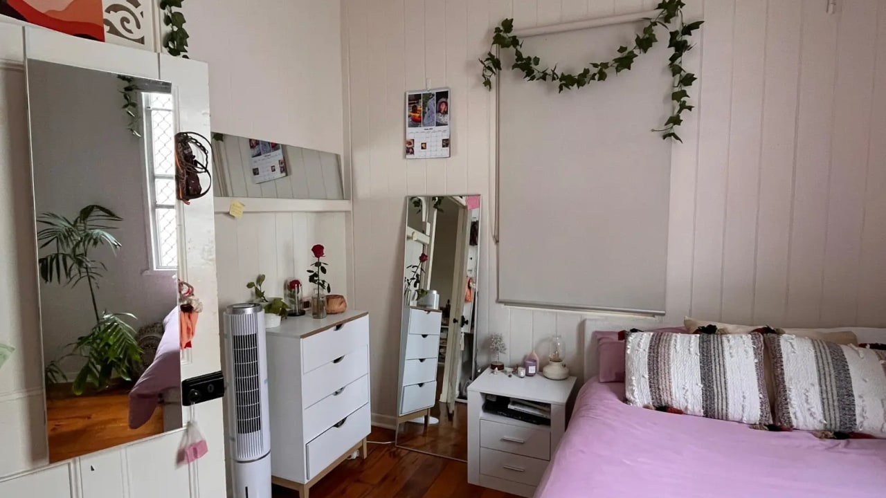 Furnished room in a share house