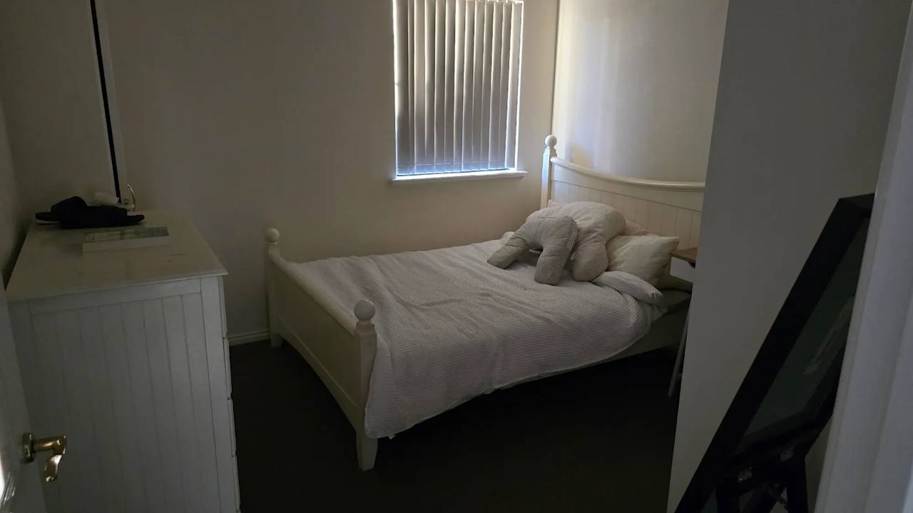 Furnished room in a share house