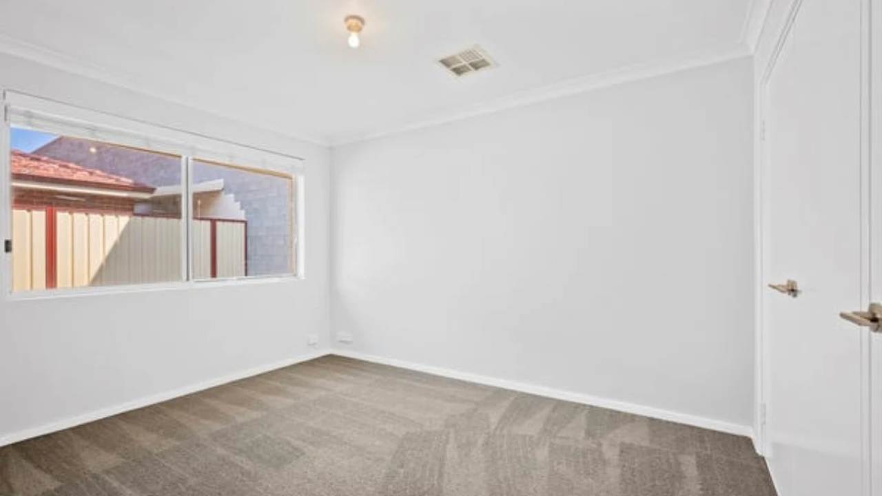 Unfurnished room in a share house